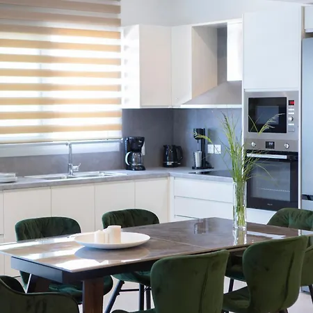 Emilia * Áyios Nikítas