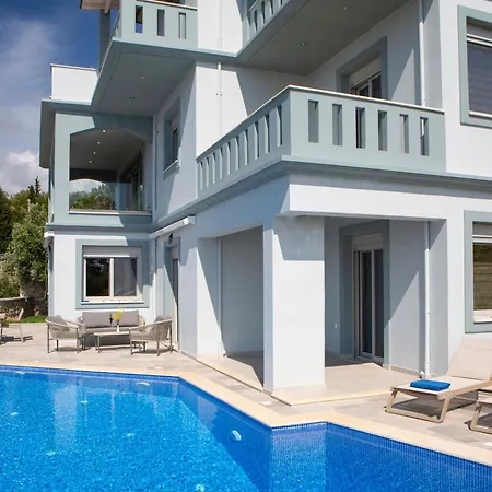 Emilia Apartment *