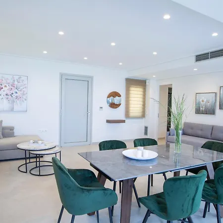 Emilia Apartment *