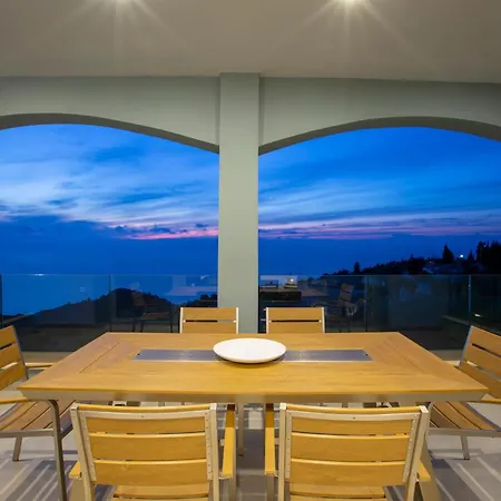 Emilia Apartment *