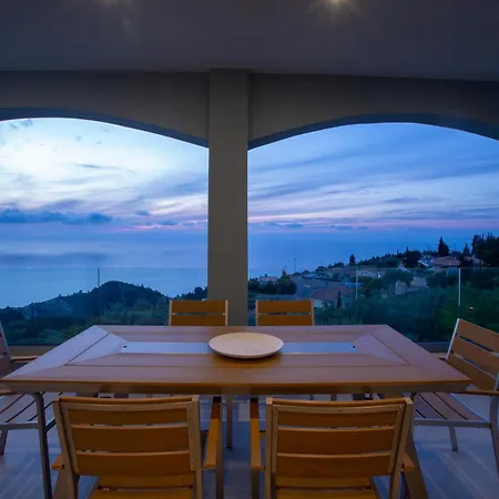 Emilia Apartment *