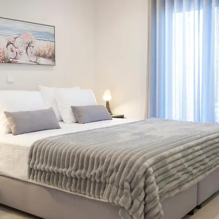 Emilia Apartment *